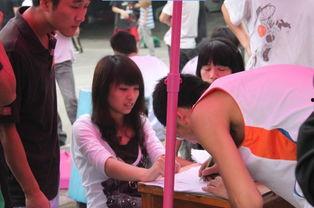 摸同桌的丝袜大腿图片,同桌大腿的私密瞬间