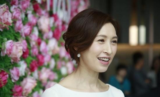 哪个明星像郭蔼明,揭秘她与哪位明星的惊人相似之处